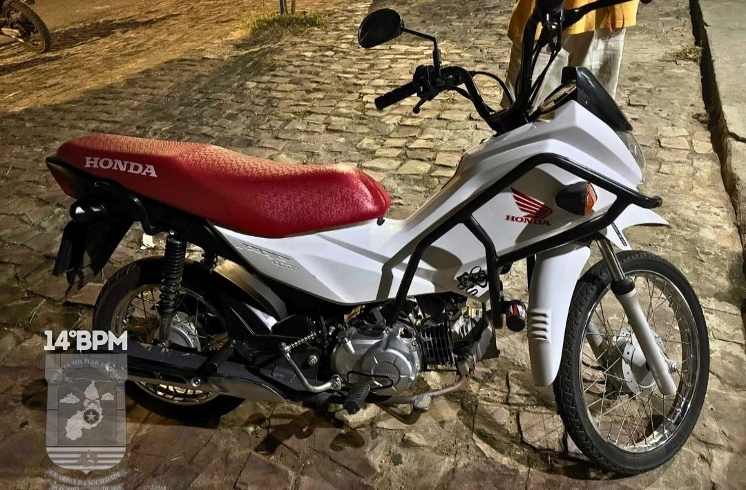 Motociclista é abordado por direção perigosa em Oeiras