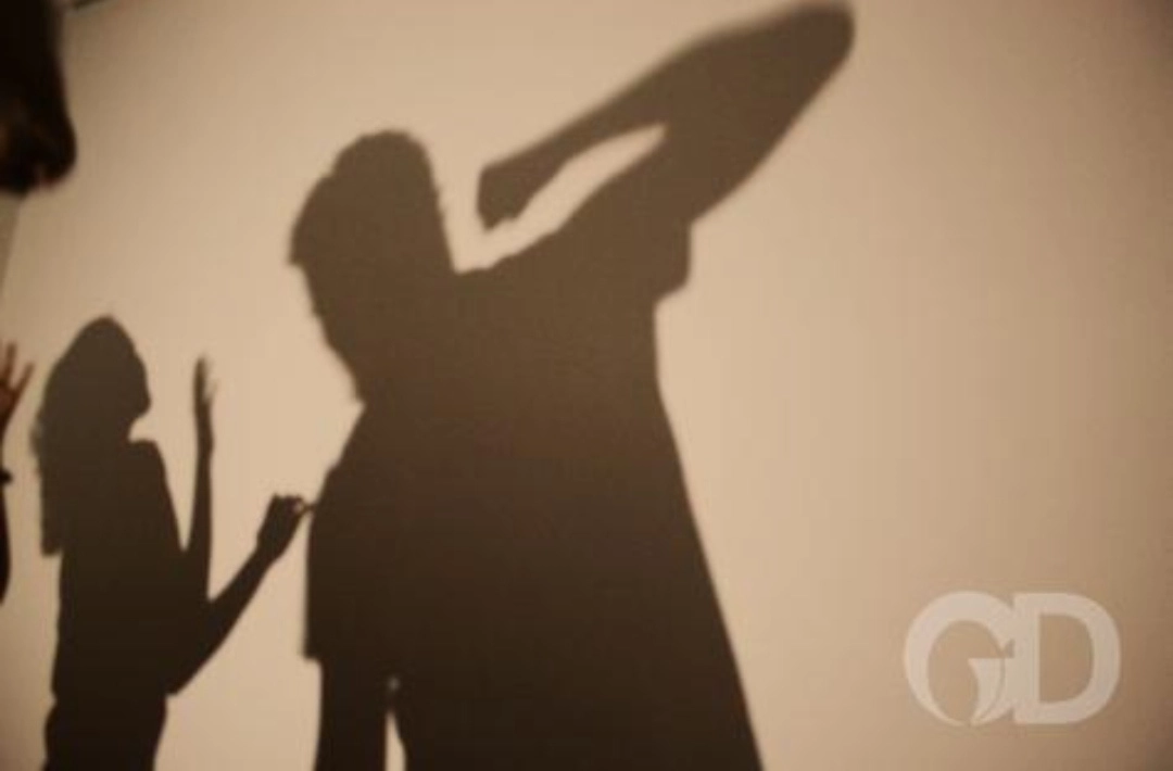 Homem é preso após invadir casa da ex-companheira e agredir casal em Oeiras