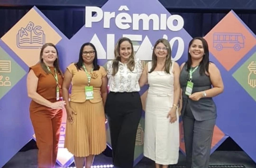 Professora Tatiane Barbosa deixa a direção da 8ª GRE após gestão marcada por diálogo e eficiência