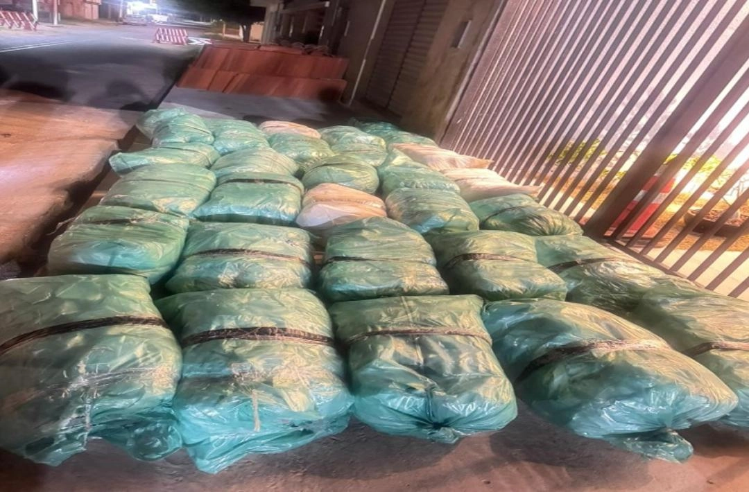 PRF apreende 320 kg de maconha após sinistro na BR-020 em Monsenhor Hipólito