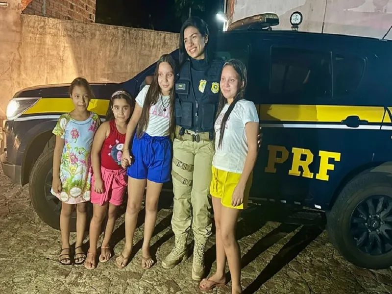 Gêmeas fazem aniversário temático da PRF e recebem surpresa de agentes no Piauí