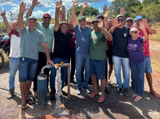 Zé Raimundo entrega sistema de abastecimento d´água no Riachão, zona rural de Oeiras