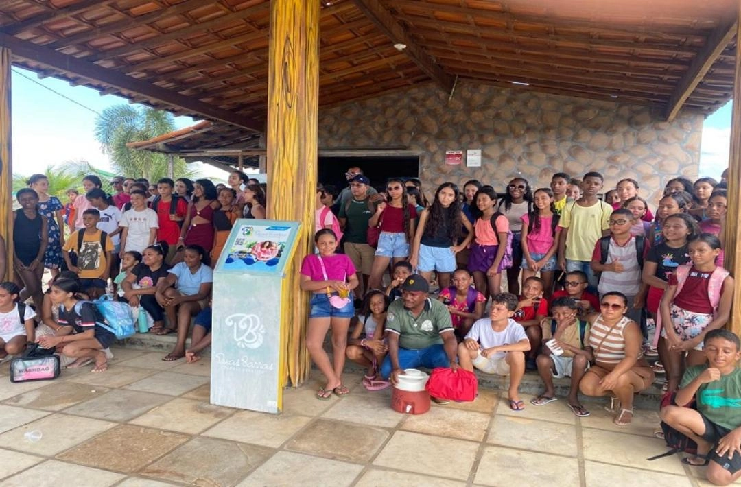 Alunos do 5º ano de 2025 da rede municipal de Colônia do Piauí participam de passeio ao Parque Duas Barras em Sussuapara