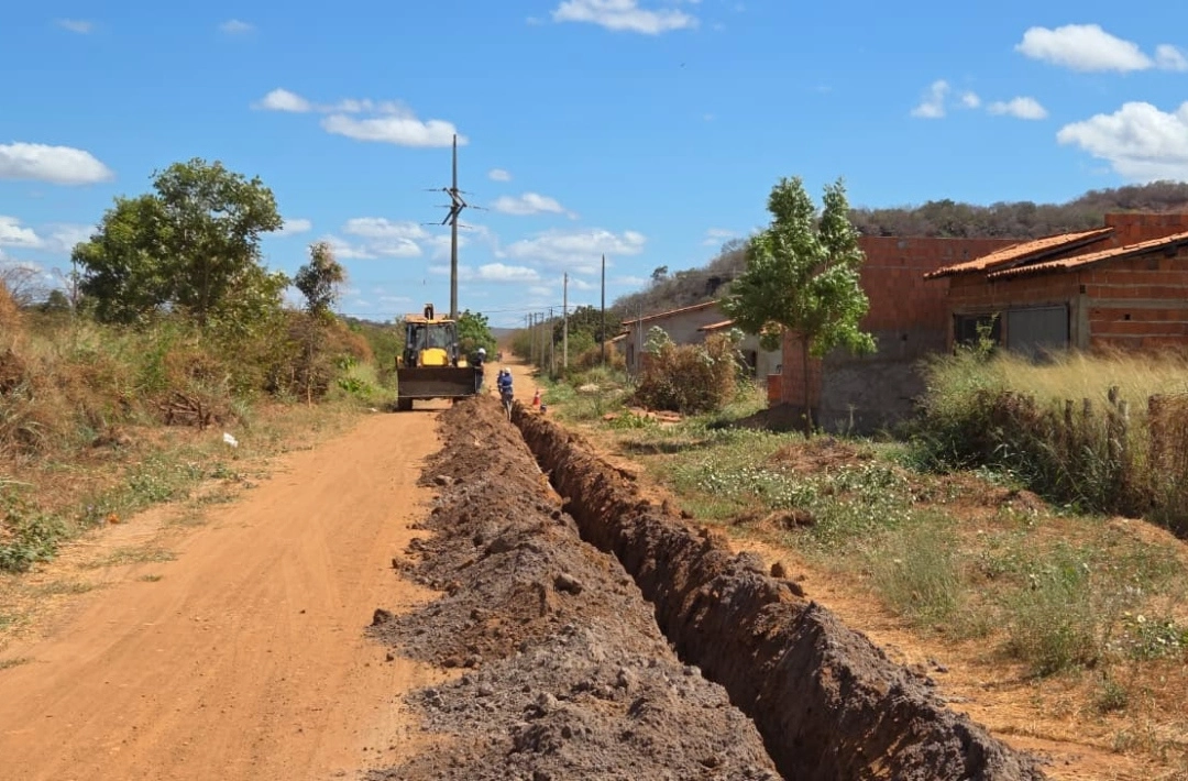 Obras de expansão da rede de água beneficiam moradores de dois bairros em Oeiras
