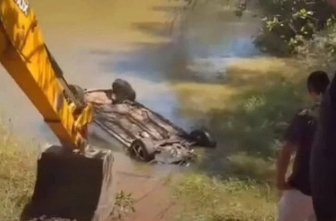 Motorista de 48 anos morre após carro sair da pista e ficar submerso em lago em São João do Piauí