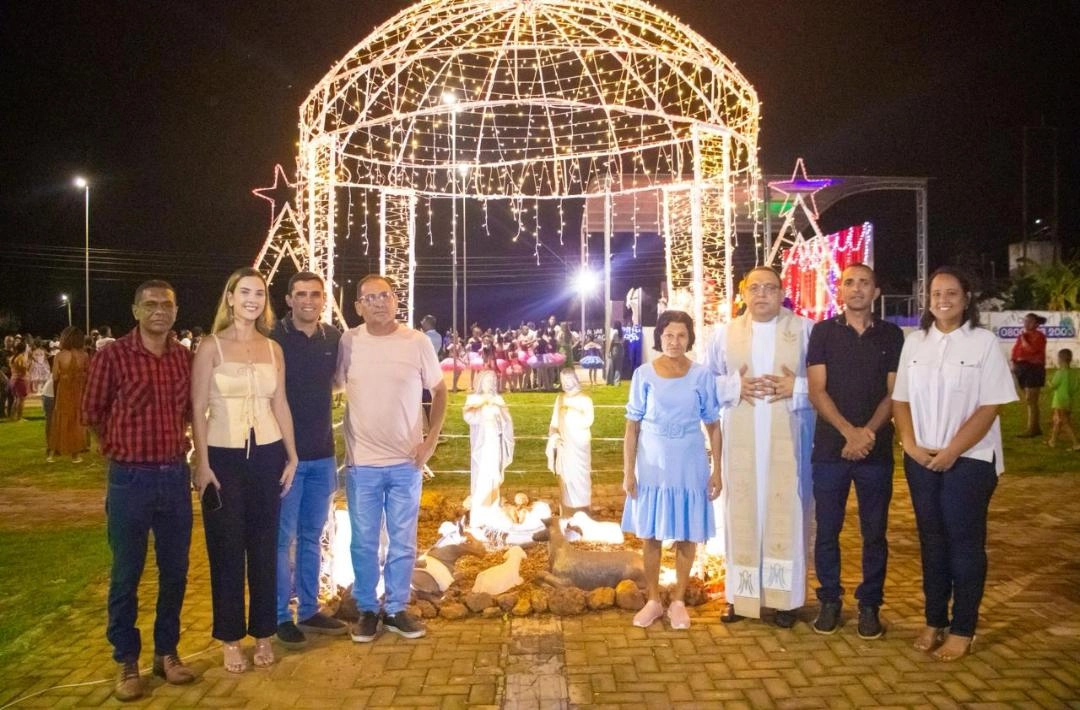 Colônia do Piauí se ilumina com o acender das luzes de Natal