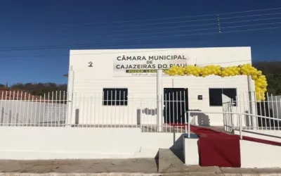 Câmara Municipal de Cajazeiras do Piauí retoma trabalhos e inaugura reforma do prédio