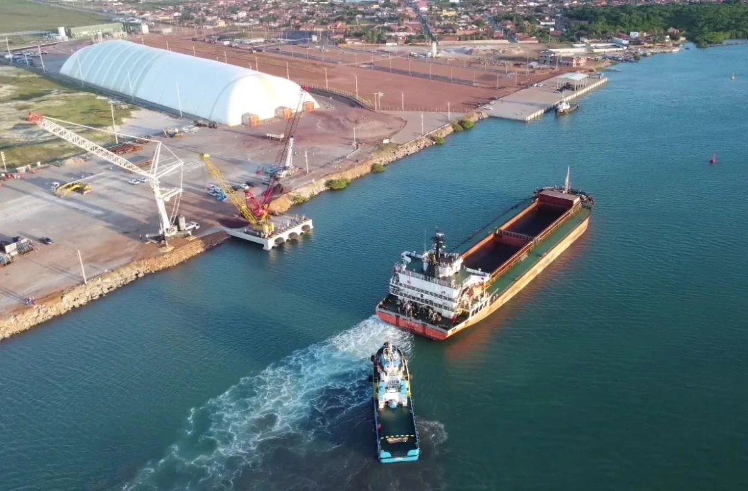 Porto Piauí recebe 1º navio de carga e Rafael Fonteles reage: “dia histórico"