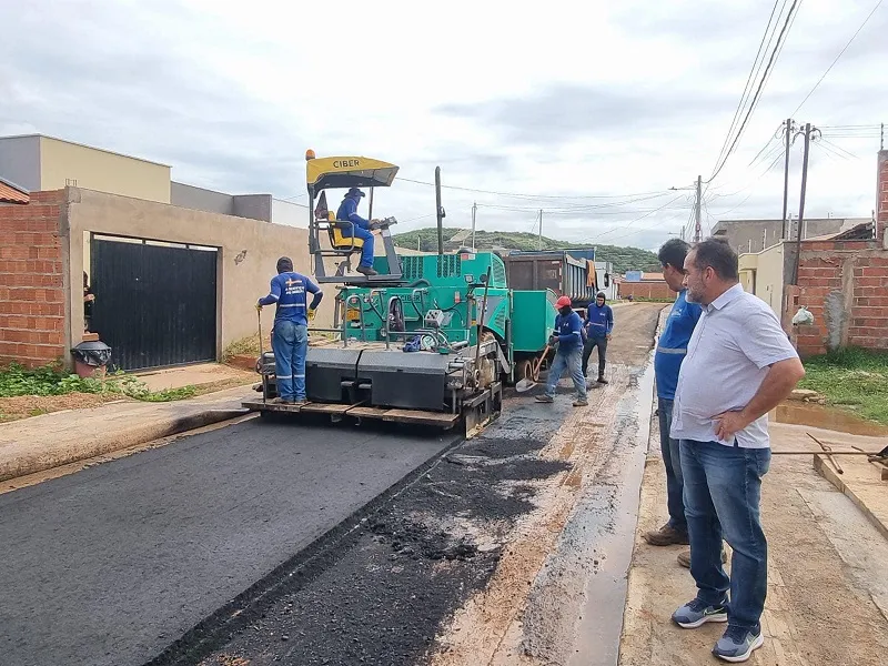 Prefeitura de Oeiras realiza obras de asfaltamento no Conjunto Elisabeth Sá