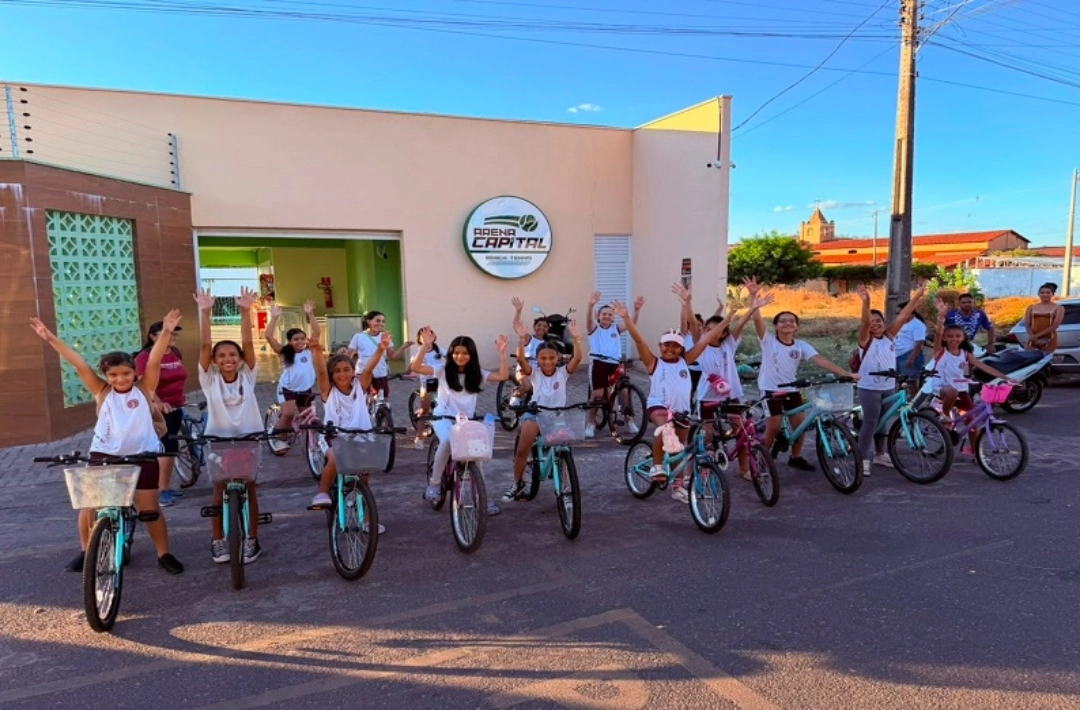 Colégio Paulo Freire promove passeio ciclístico com alunos em Oeiras