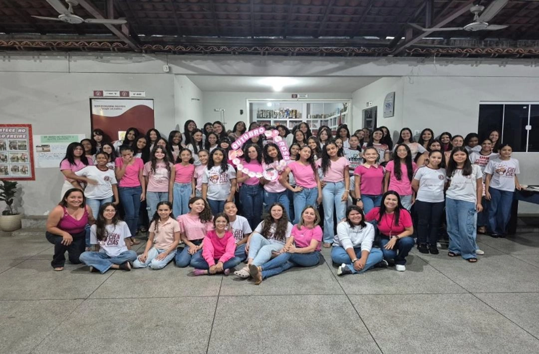Comunidade escolar da Sociedade Educacional Paulo Freire promove ação em apoio ao Outubro Rosa