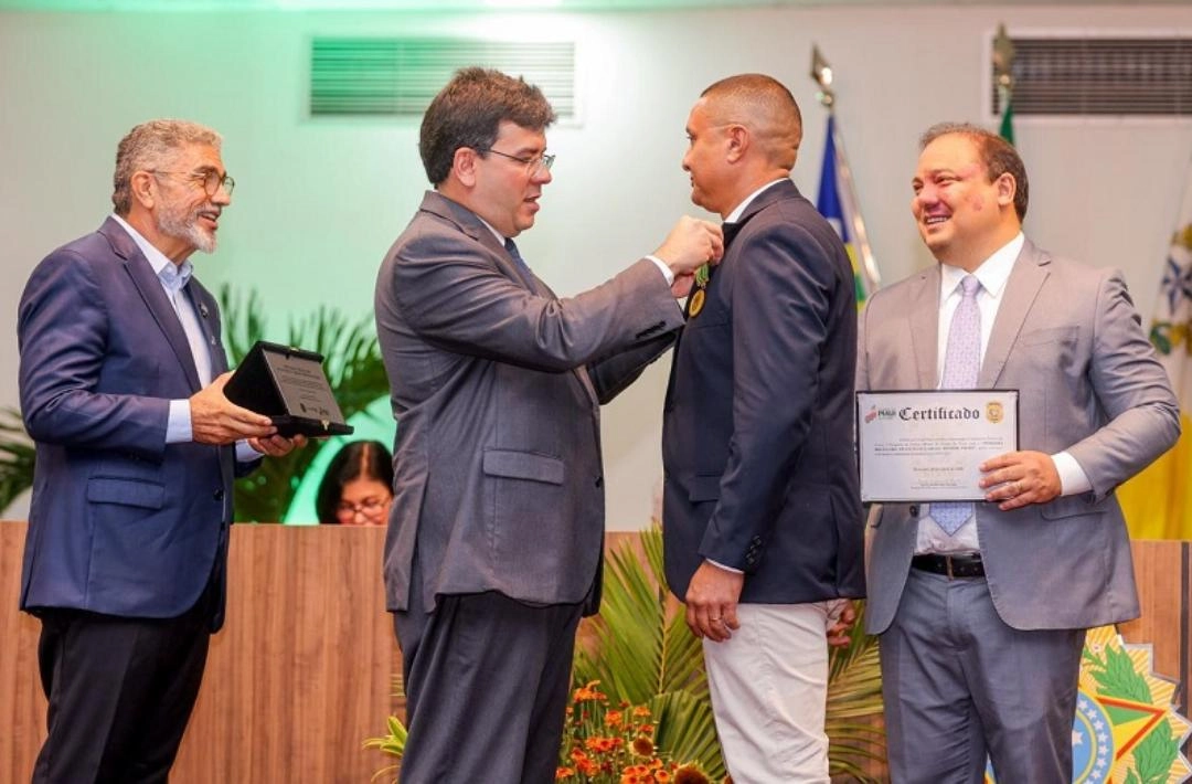 3º Sargento oeirense Cledenilson Pereira da Costa recebe medalha da Polícia Civil do Piauí em Teresina