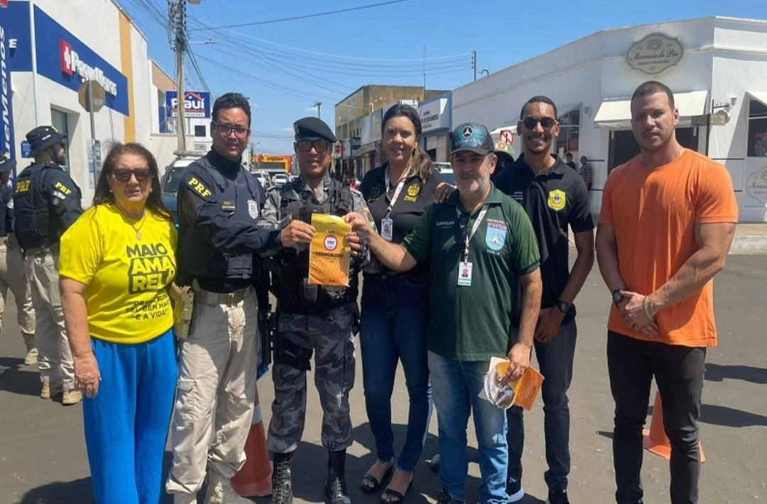 SUTRAN, PRF, Detran e 14º BPM realizam blitz educativa no centro de Oeiras
