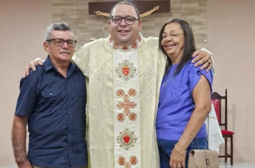 Paróquia de Santo Antônio celebra 18 anos de ordenação sacerdotal do padre Julielmo Marques