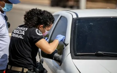 Corpo é encontrado dentro decarro abandonado em Teresina