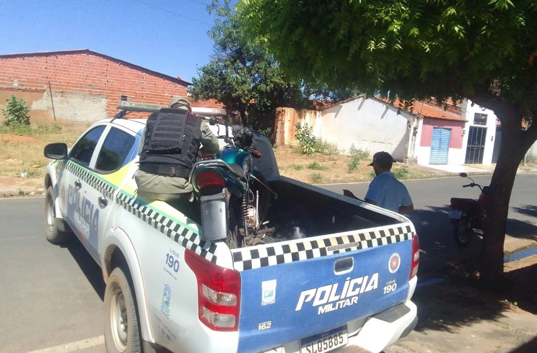 Moto com restrição de roubo é encontrada em Wall Ferraz e encaminhada à Delegacia de Oeiras