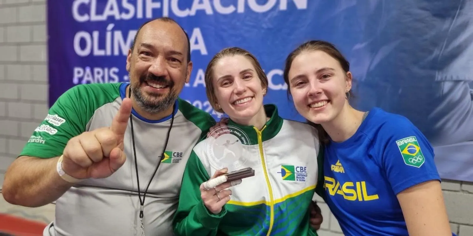 Esgrima brasileira conquista três vagas em Jogos Olímpicos de Paris com Mariana Pistoia