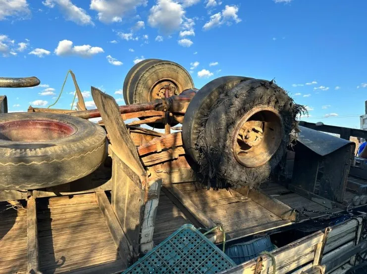 Acidente causado por estouro de pneu de caminhão tira a vida de pai e filho em Jaicós