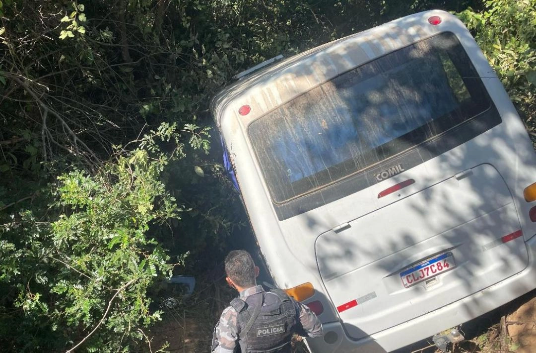 Doze romeiros ficam feridos após acidente com micro-ônibus na BR-407 em Jaicós