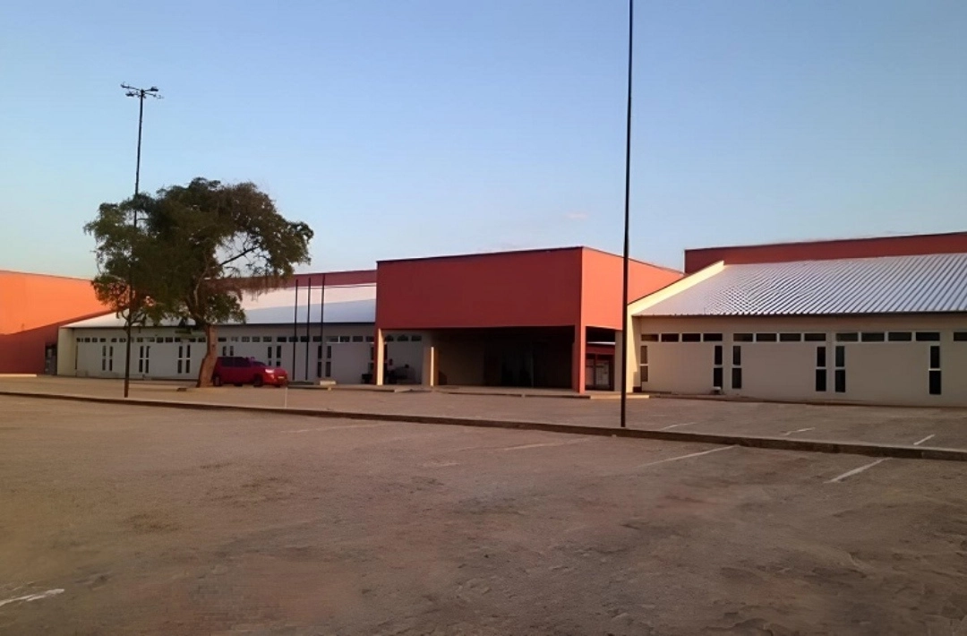 Ônibus do IFPI/Oeiras está parado há cerca de um mês e estudantes relatam dificuldades no transporte