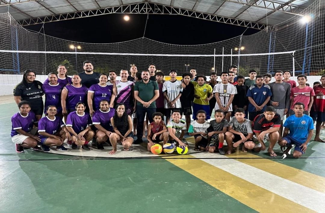 Colônia do Piauí inicia escolinha de voleibol com foco em inclusão e formação cidadã