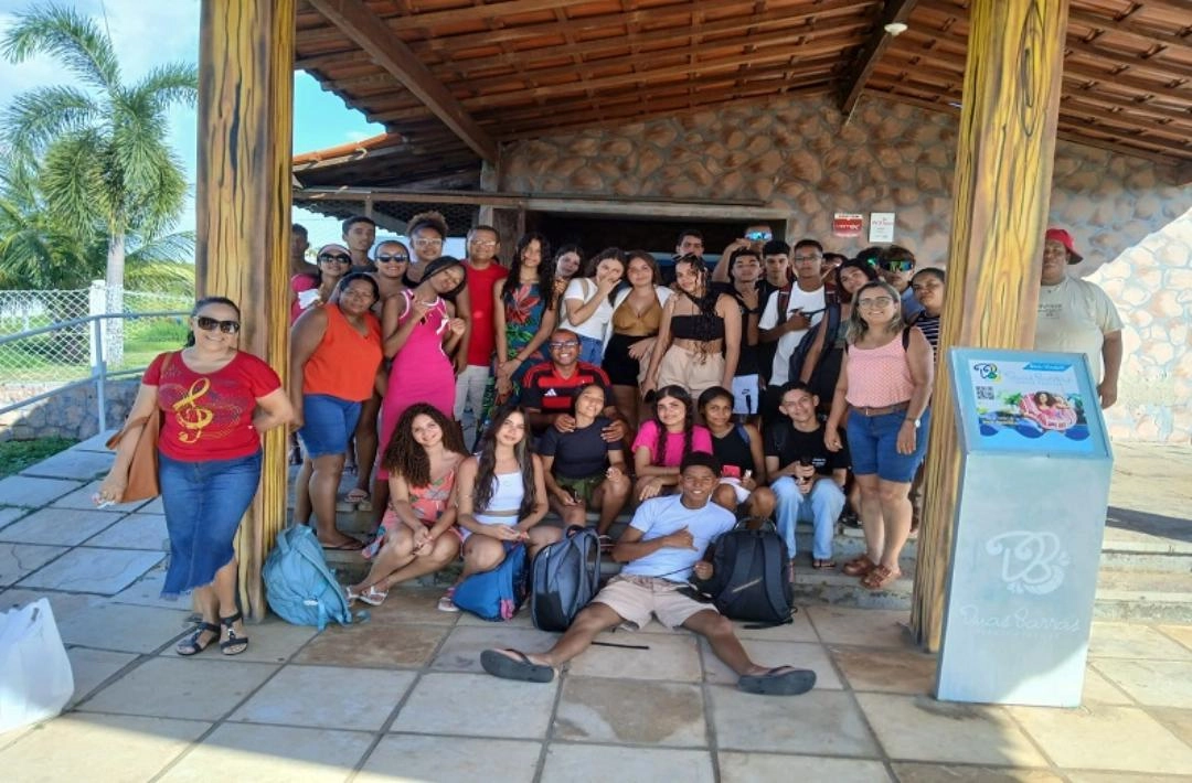 Prefeito de Colônia do Piauí oferece viagem a alunos do 9º ano após participação na avaliação SAEB