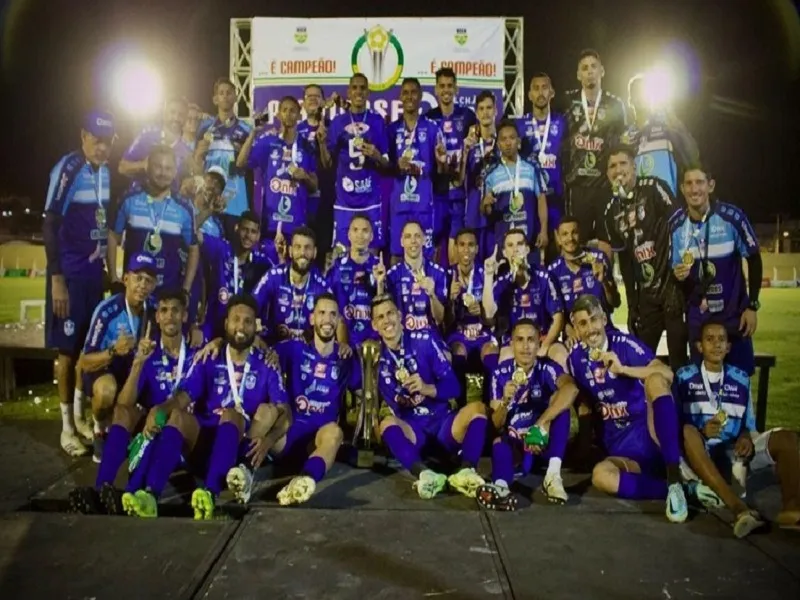 Oeirense leva taça de campeão da Série B do Piauiense 2023