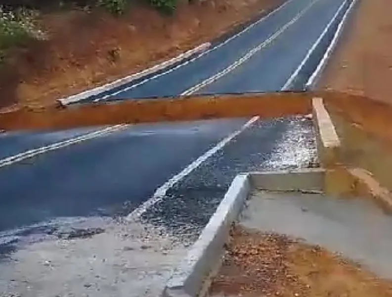 DER atua para recuperar trechos da PI entre Oeiras e Ipiranga do Piauí danificados por forte chuva