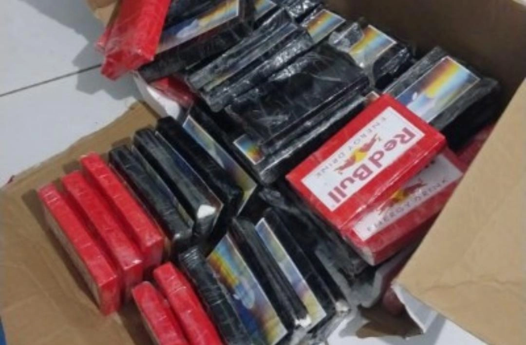 Ônibus é abordado na PI-143, em Colônia do Piauí, e polícia apreende 45 quilos de droga avaliada em mais de R$ 2 milhões