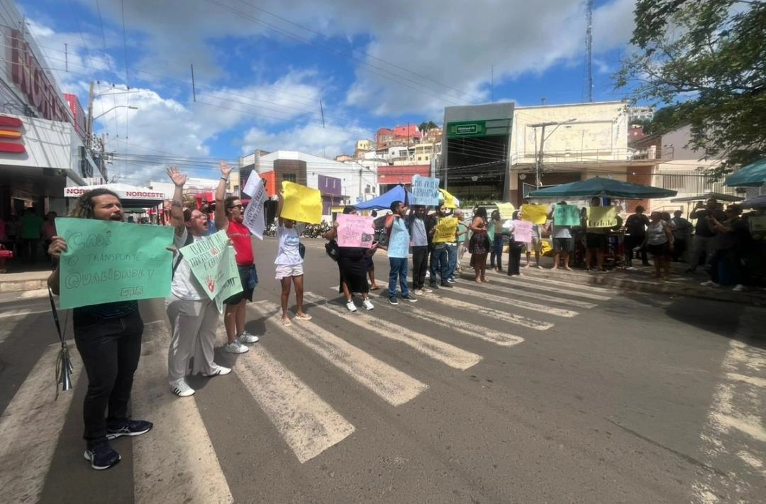 Estudantes da Uespi de Picos manifestam contra crise no transporte coletivo