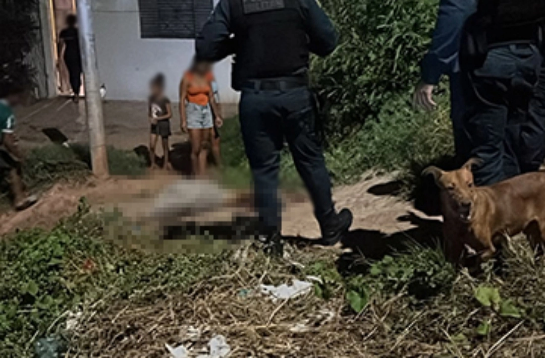 Homem de 43 anos é morto com cerca de oito tiros na zona Leste de Teresina