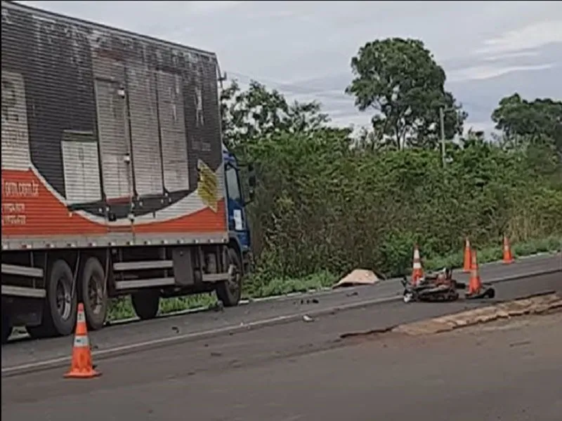 Homem morre após colidir moto contra caminhão no interior do Piauí