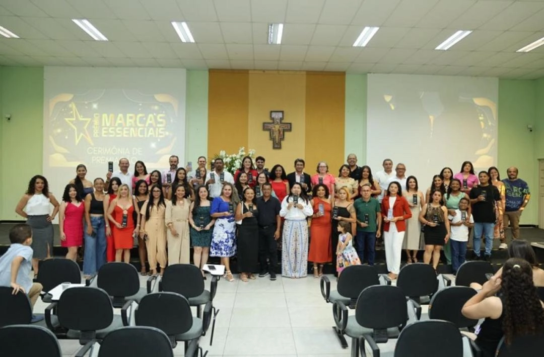 Mural da Vila reúne profissionais e empresas na solenidade de premiação do Prêmio Marcas Essenciais em Oeiras