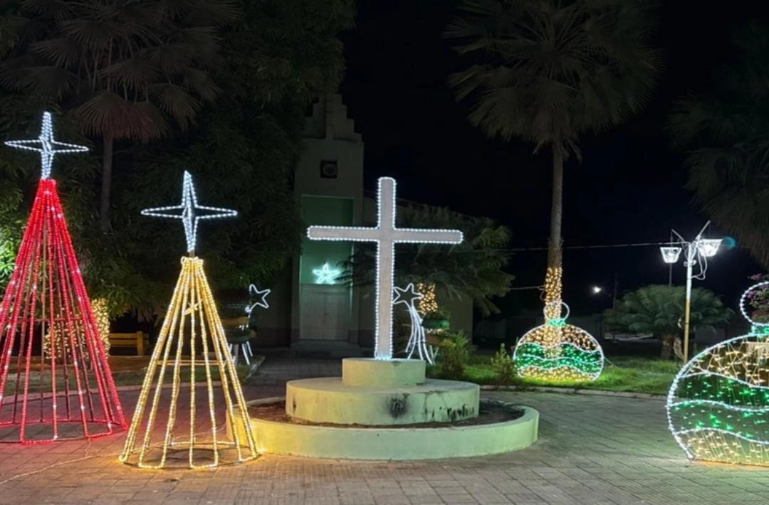 Decoração natalina ilumina São Miguel do Fidalgo e encanta a cidade