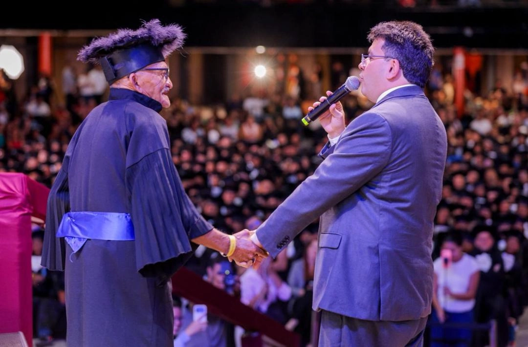 “Não podemos deixar ninguém para trás”, afirma Rafael Fonteles em formatura de mil adultos e idosos pelo Alfabetiza Piauí