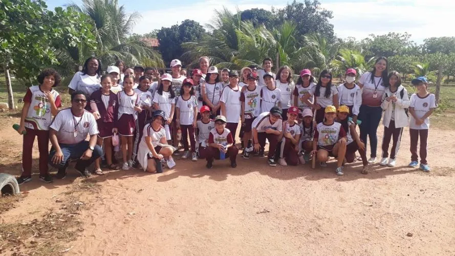 Alunos do 5° ano do Colégio Paulo Freire visitam chácara para ampliar os temas estudados em sala de aula