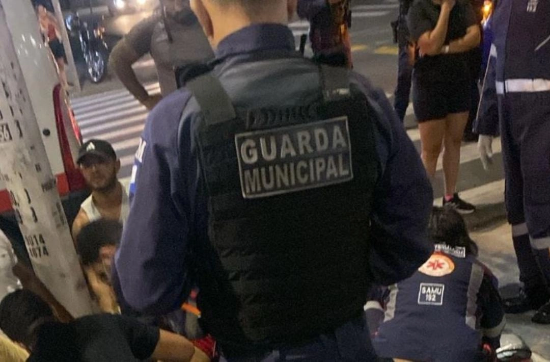 Motociclista morre após perder controle e bater em placa na Av. Frei Serafim