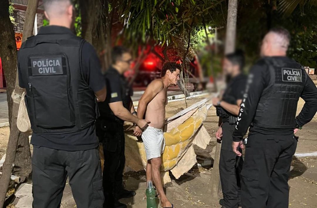 Suspeito de estuprar a própria mãe é preso dormindo em praça em Teresina