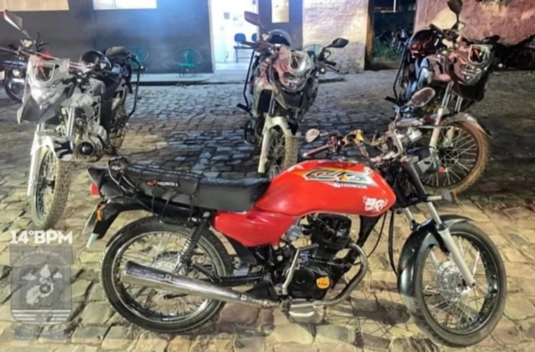 Motocicleta com sinais identificadores suprimidos é apreendida pela PM em Oeiras