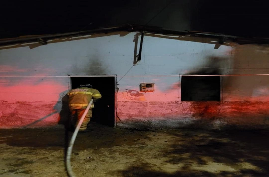 Oeiras: Casas são incendiadas no bairro Canela após morte de homem ferido com pedrada