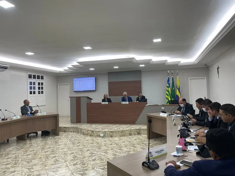 Câmara Municipal de Oeiras encerra ano legislativo aprovando alteração na LOA