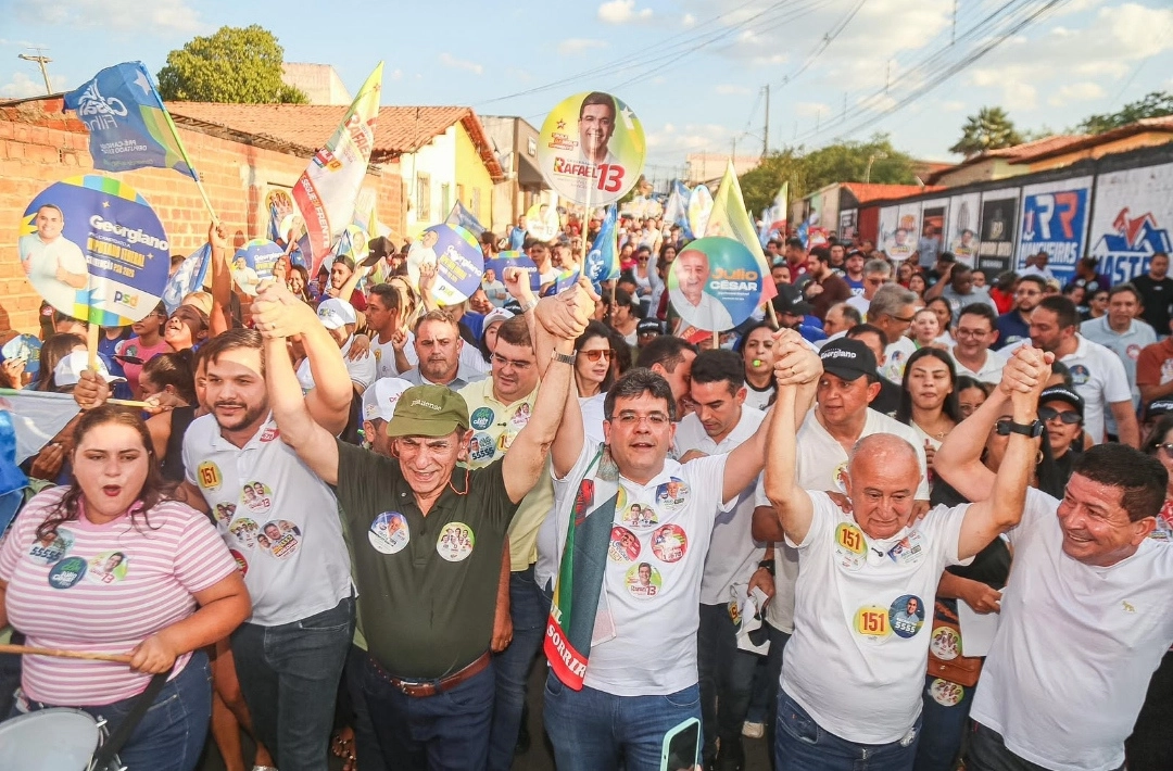 Caminhada em Água Branca marca início da campanha de Rafael no interior
