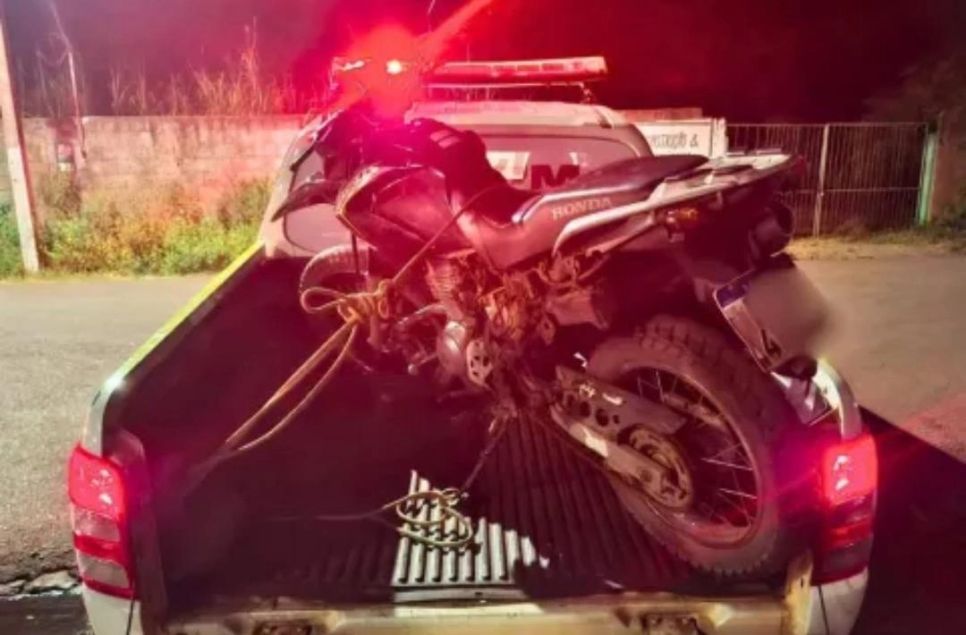 Moto com restrição de furto é encontrada pela PM no bairro Várzea, em Oeiras