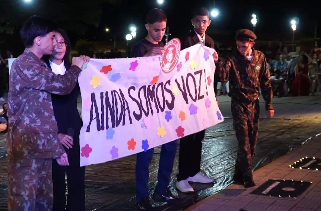 Mostra Cultural 2025 reúne estudantes do Colégio Paulo Freire em noite de apresentações na Praça de Eventos