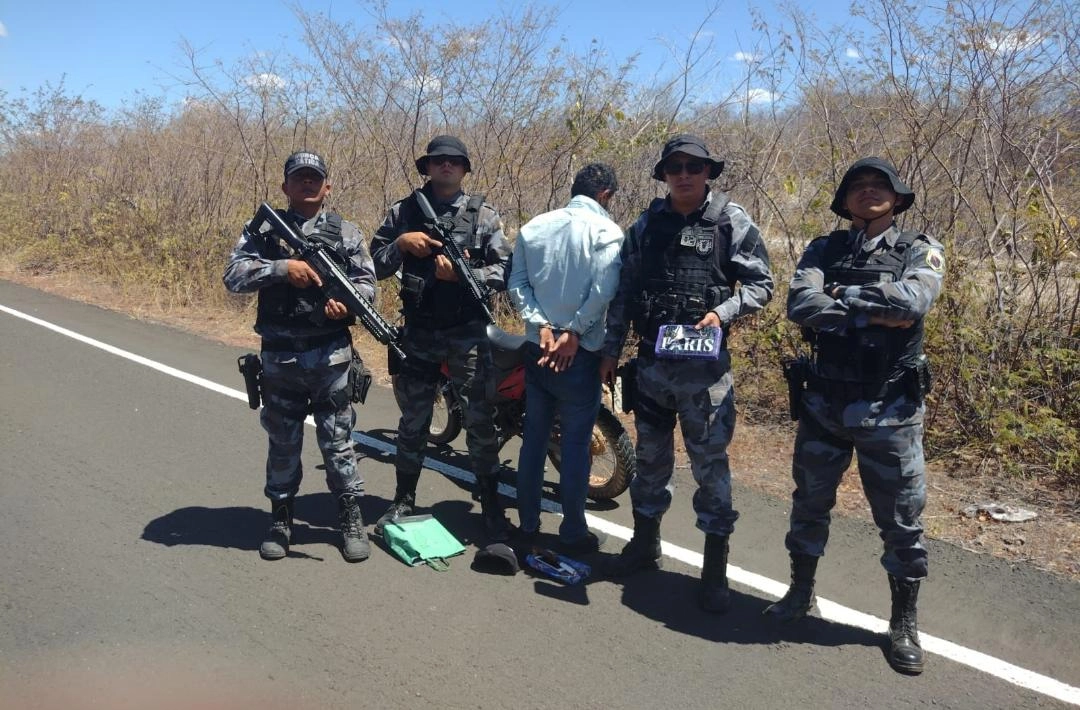 Polícia Militar apreende droga e prende homem na PI-143 entre Simplício Mendes e Oeiras