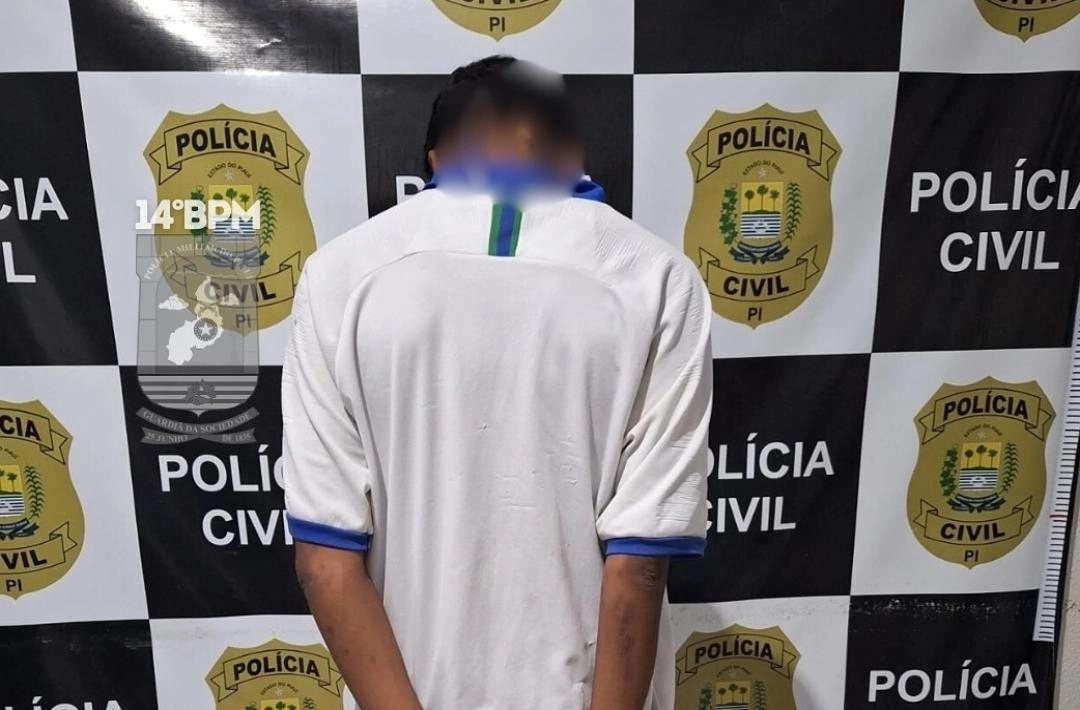 Homem é conduzido à Delegacia de Oeiras após apreensão de drogas em Santa Rosa do Piauí