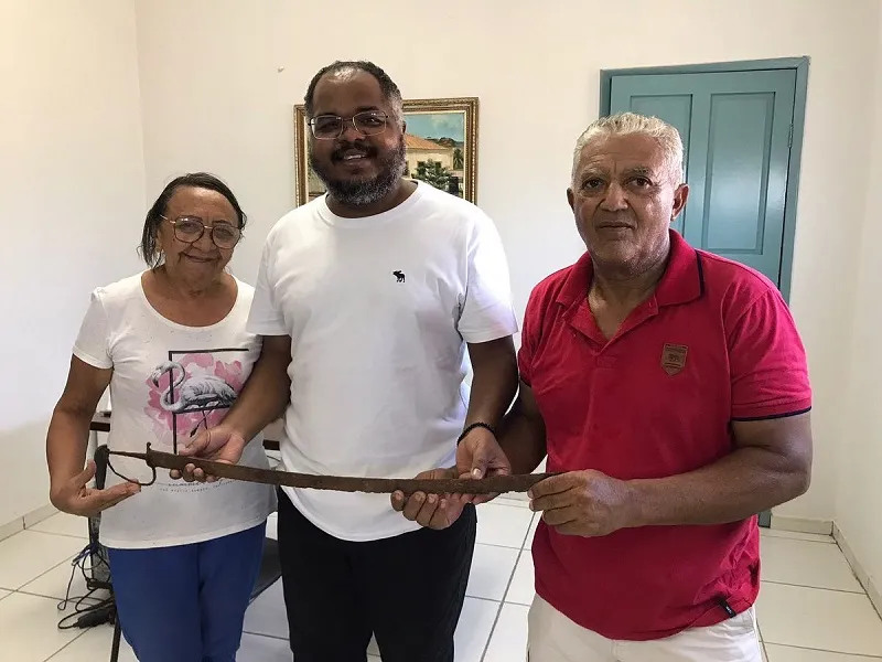 Espada encontrada próximo à Casa da Pólvora ficará em exposição no Solar das Doze Janelas em Oeiras