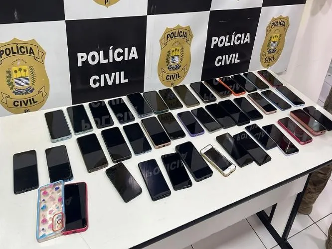 Polícia Civil recupera mais de 40 celulares furtados em abordagem a ônibus interestadual em Teresina