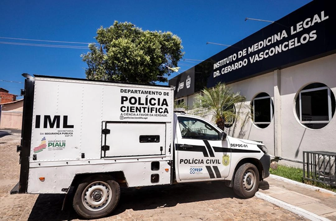 Criminosos se passam por policiais, invadem casa e matam homem em José de Freitas