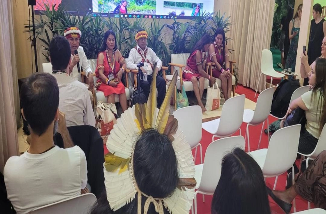 A língua inglesa e os atos políticos através do estômago